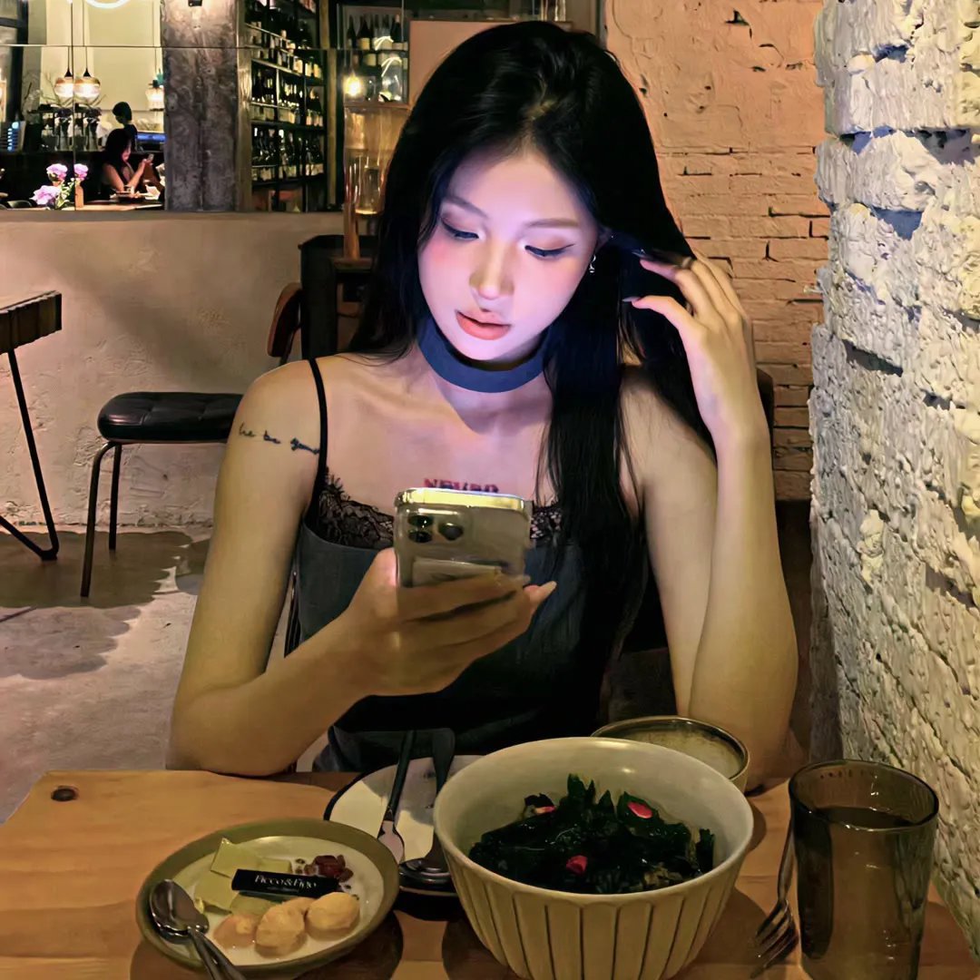 顶流男星又出大瓜：深夜密会神秘女子，公司火速否认，深夜